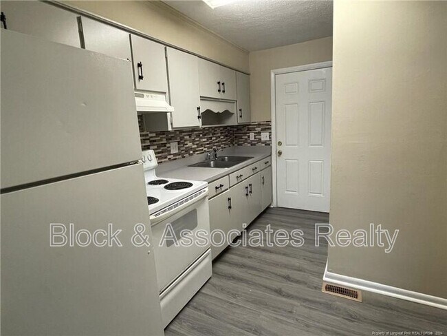 Foto del edificio - 4953 Fieldcrest Dr