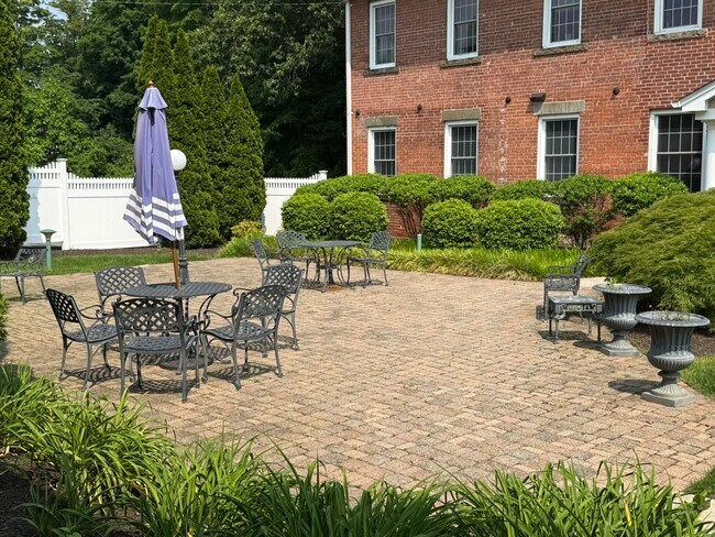 Building Photo - 380 Main St