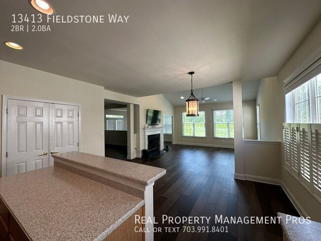 Building Photo - Qualify for a zero deposit?/Gated active a...