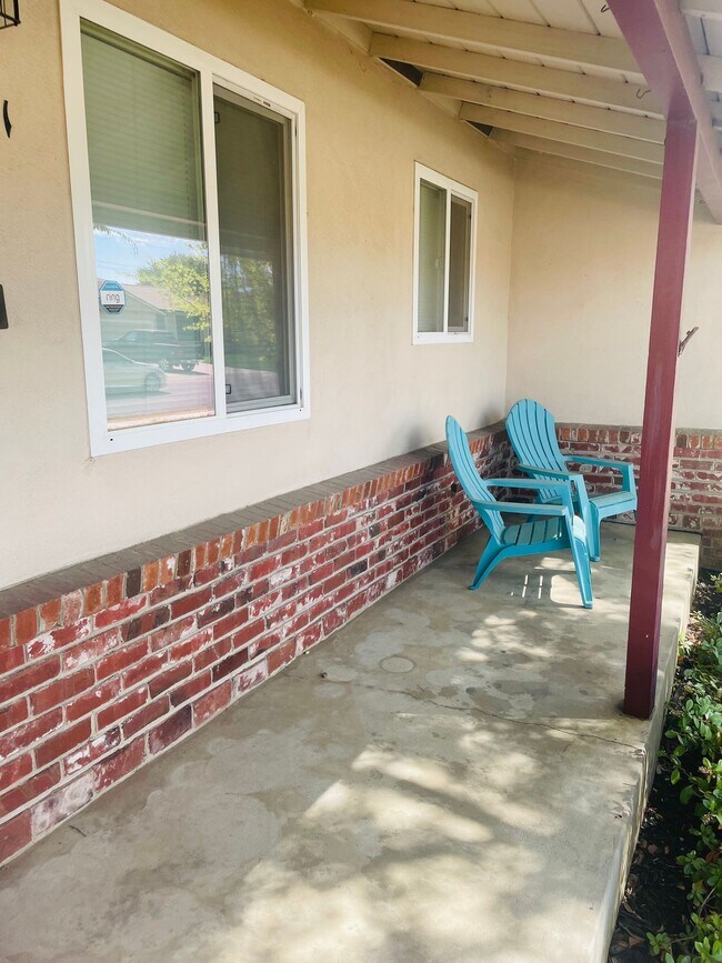 Foto del edificio - Renovated 2bed/1bath Duplex