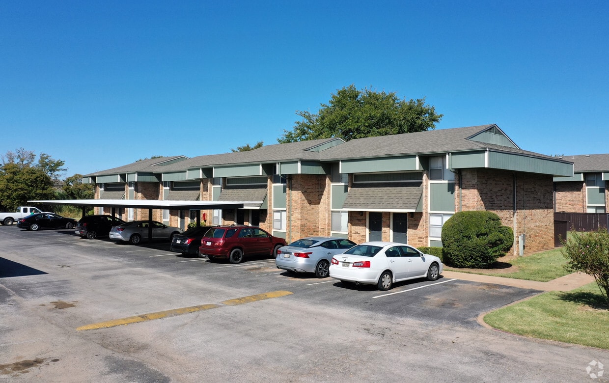 Lakeview Townhomes Apartments in Wichita Falls, TX