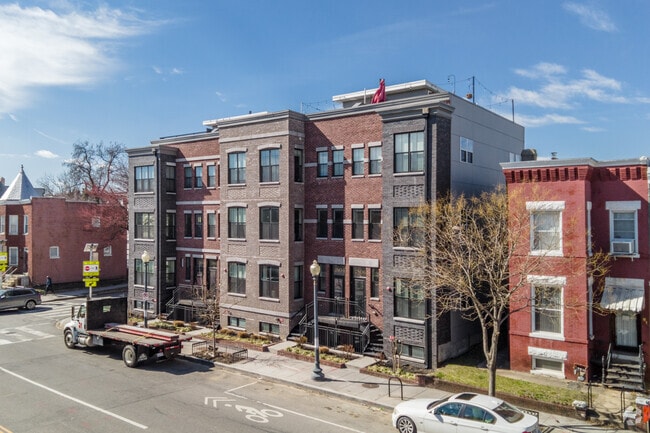 Building Photo - Girard Street Green