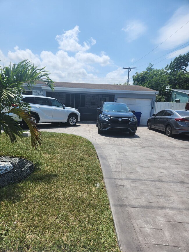 Foto del edificio - 3120 SW 64th Ave