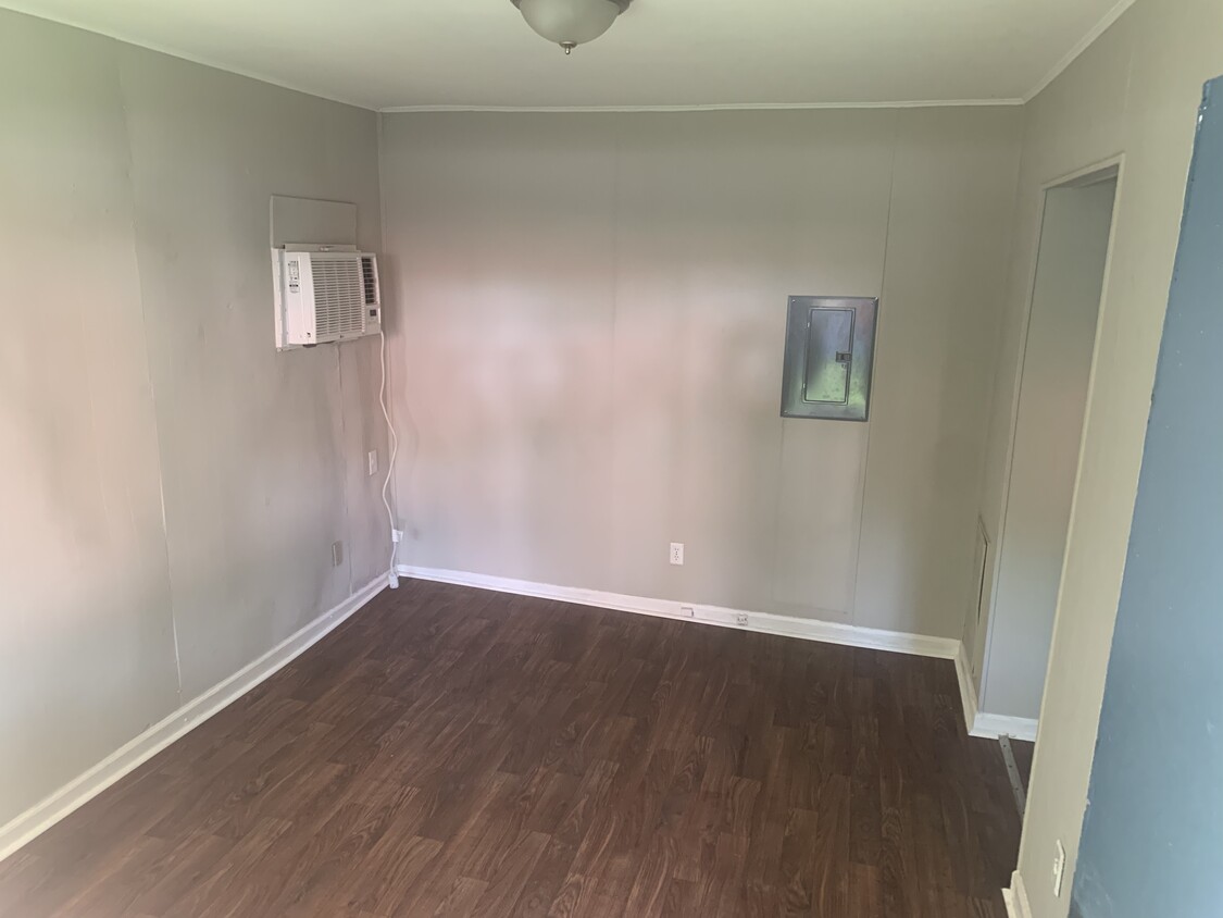 Unit 103 living room - 125 E Frontage Rd