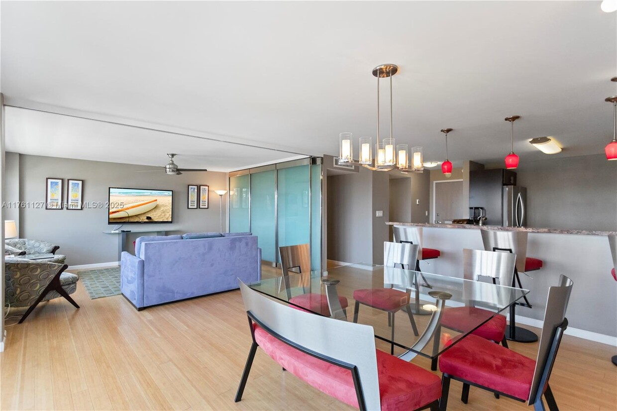 Foto principal - 340 Sunset Dr