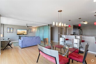 Building Photo - 340 Sunset Dr