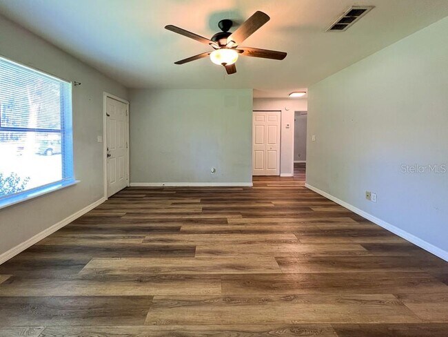 Foto del edificio - 5821 NW 23rd Terrace