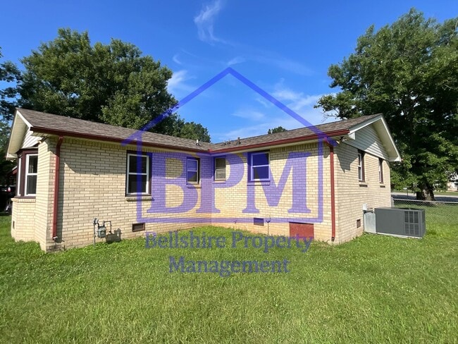 Building Photo - Spacious 4 Bed, 2 Bath Home in Nashville –...