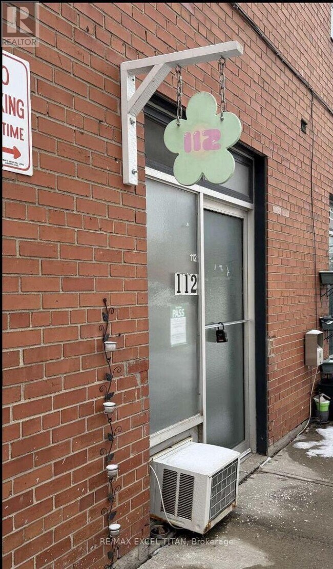 Photo du bâtiment - 227 Sterling Rd