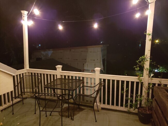 Foto del edificio - Charming 3-story Home in the Heart of Down...