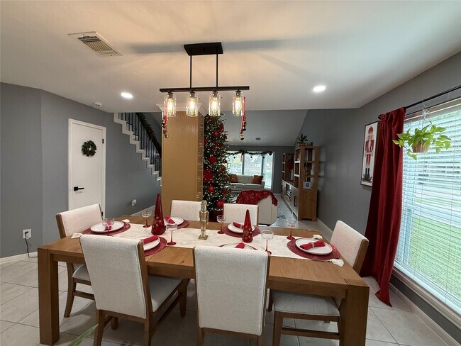 Foto del edificio - 12822 Skyknoll Ln