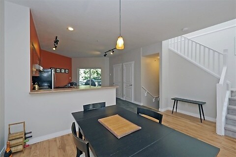 Photo du bâtiment - 1800 Mamquam Rd