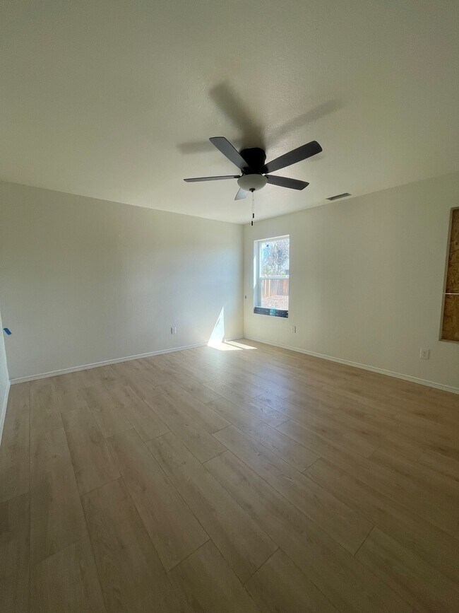 Foto del edificio - 4348 N Sauter Dr W