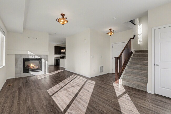 Foto del edificio - 12900 Grant Cir W