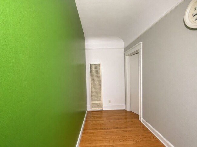 Foto del edificio - 244 W 49th St