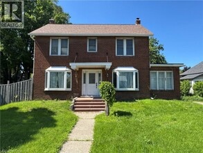 Building Photo - 688 Colborne St