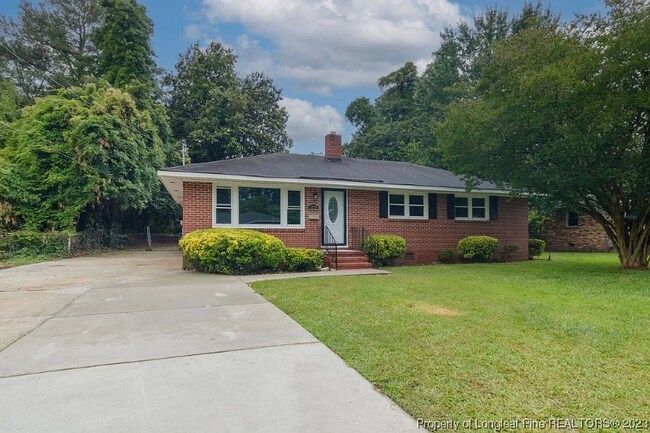 Foto del edificio - 3221 Rogers Dr