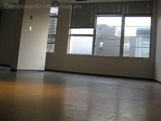 Foto del edificio - 107 E Berkeley St