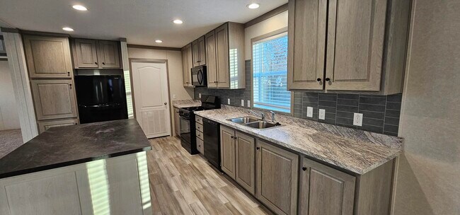 Building Photo - 3969 Deadwood Dr N