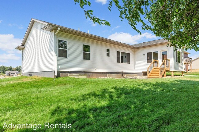 Building Photo - 5 br, 3 bath House - 572 Fawn Avenue