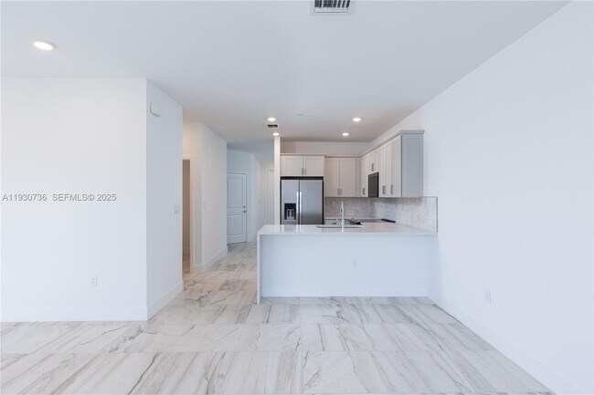 Foto del edificio - 17172 SW 2nd St