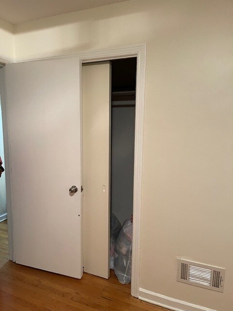 closet - 7048 N Rockwell St