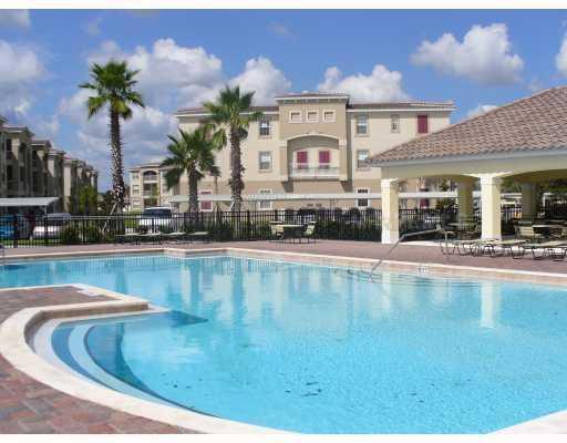 Foto del edificio - 3000 Laurel Park Ln