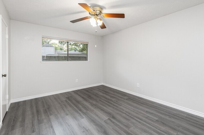 Foto del edificio - 4011 Flint Creek Dr