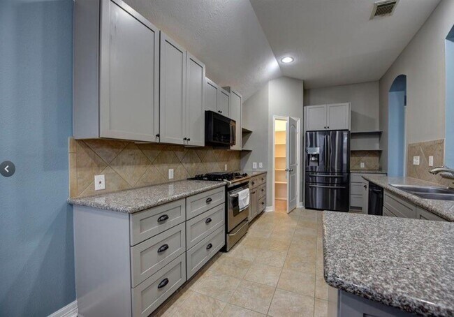 Foto del edificio - 21110 Dover Park Ln