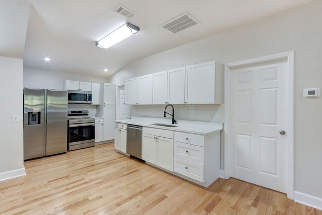 Foto del edificio - 2109 E 36th St