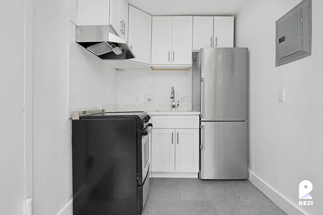 Building Photo - 348 W 21st St