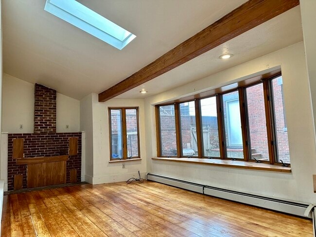 Building Photo - 179 Webster St