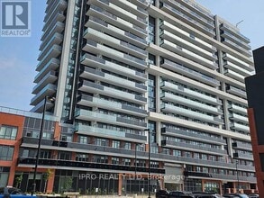 Building Photo - 2550-2550 Simcoe St N