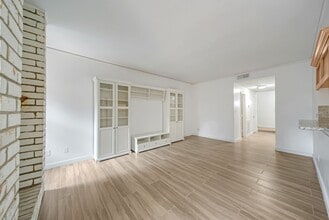 Building Photo - 10732 Briar Forest Dr