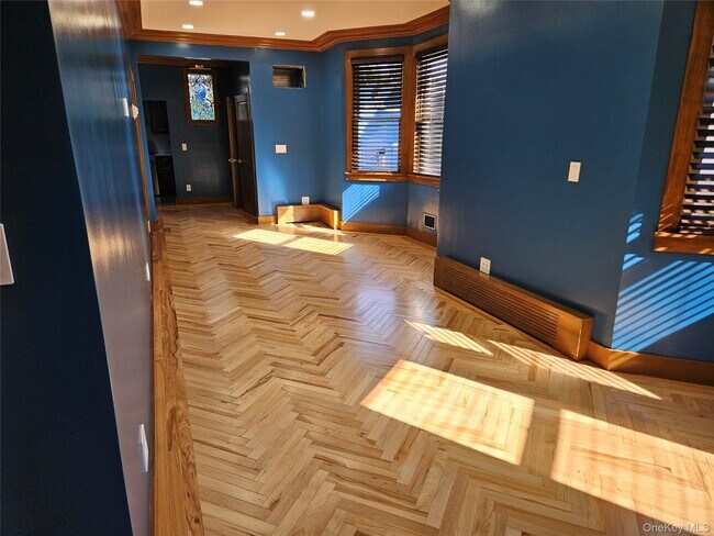 Foto del edificio - 94 Briggs Ave