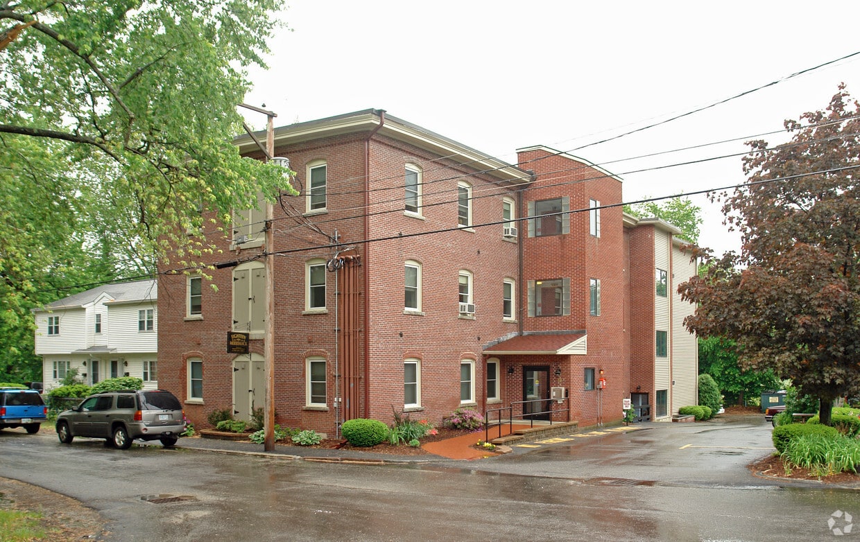 Primary Photo - Eighteen Merrimack