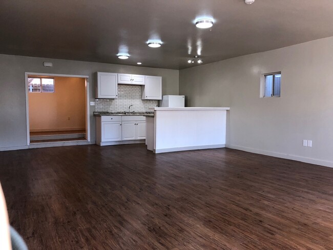 Building Photo - $300 OFF 1ST MONTH RENT IF YOU MOVE IN WIT...