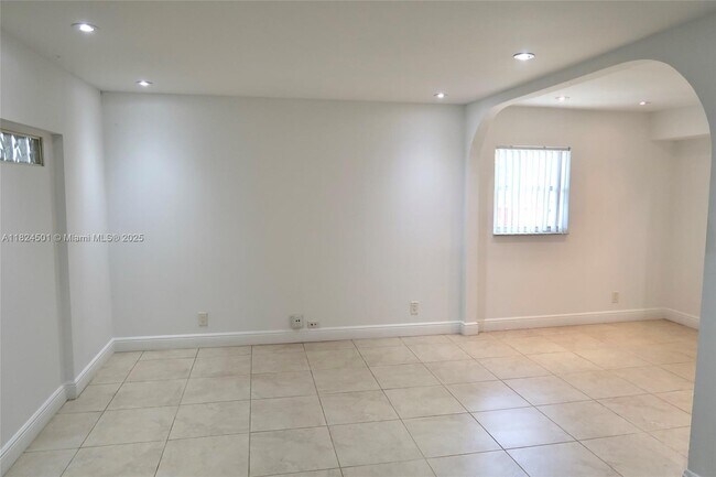 Foto del edificio - 8002 SW 5th St