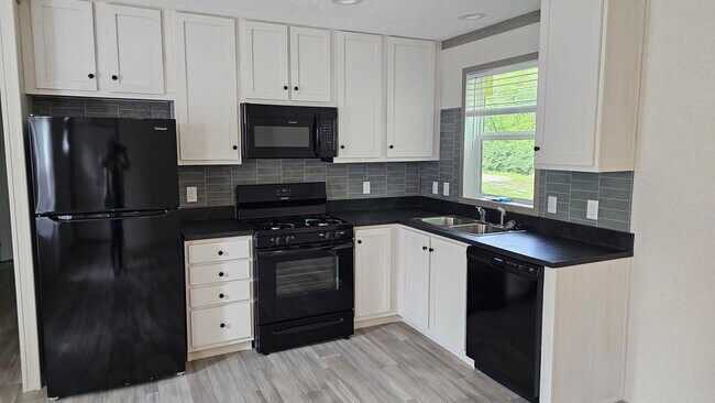 Foto del edificio - 300 Forrest Ave