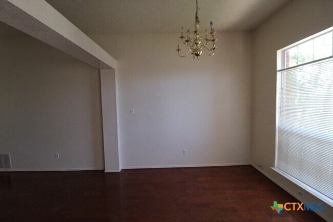 Foto del edificio - 3615 Coral Bay Ln