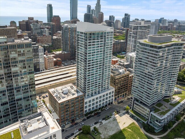 Foto del edificio - 701 S Wells St