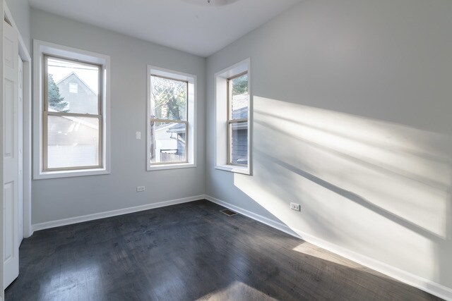 Foto del edificio - 5134 N Oakley Ave