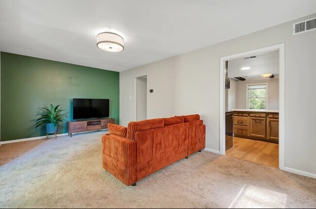 Foto del edificio - 1502 Cedar Mountain Ct