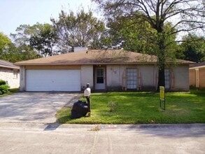 Building Photo - 810 Terryhollow St