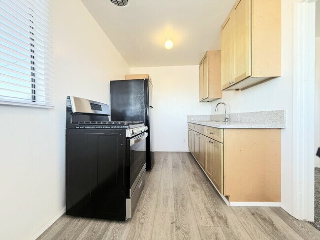 Foto del edificio - 2442 1/2 Pomeroy Avenue