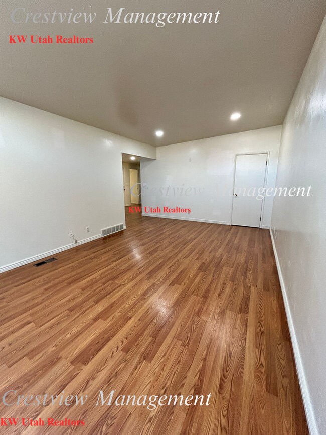 Building Photo - Sunset Duplex