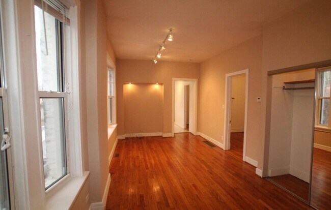 Foto del edificio - 1741 W Byron St