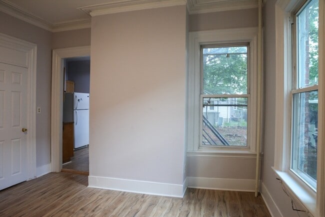 Building Photo - 43 Clifford St