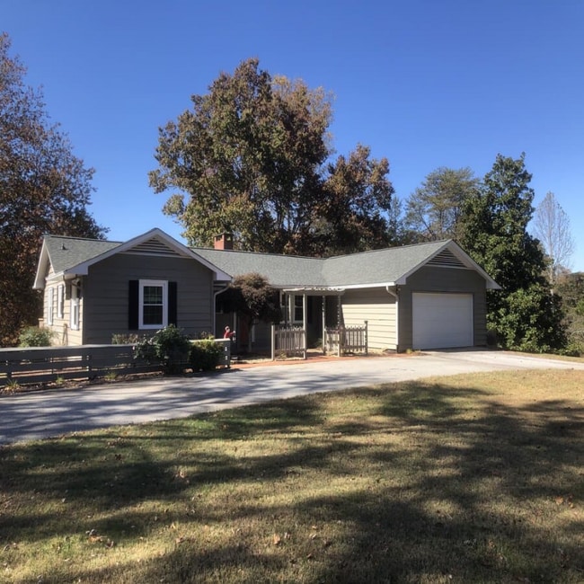 Building Photo - 705 Hooper Creek Rd