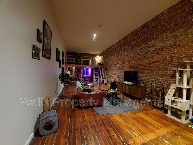 Building Photo - 211 1st Ave S